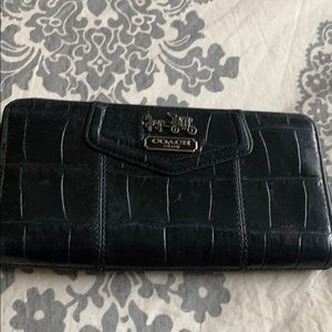 MAKE AN OFFER Coach black leather zipper wallet